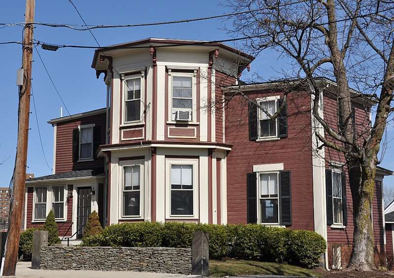 A photograph of the historic Richard Pinkham House in Medford, Massachusetts.
