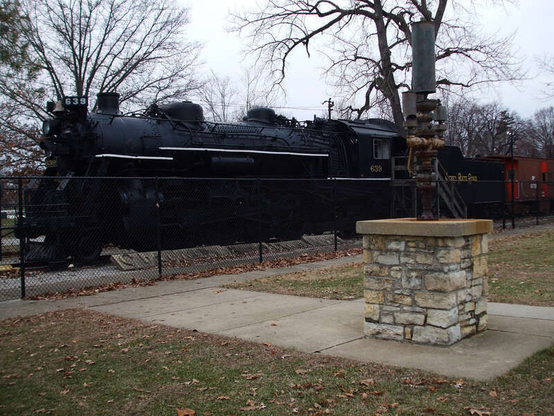 Nickel Plate Road loco 639 &amp; Railroad Workers Monument (Miller Park (Bloomington, Illinois))