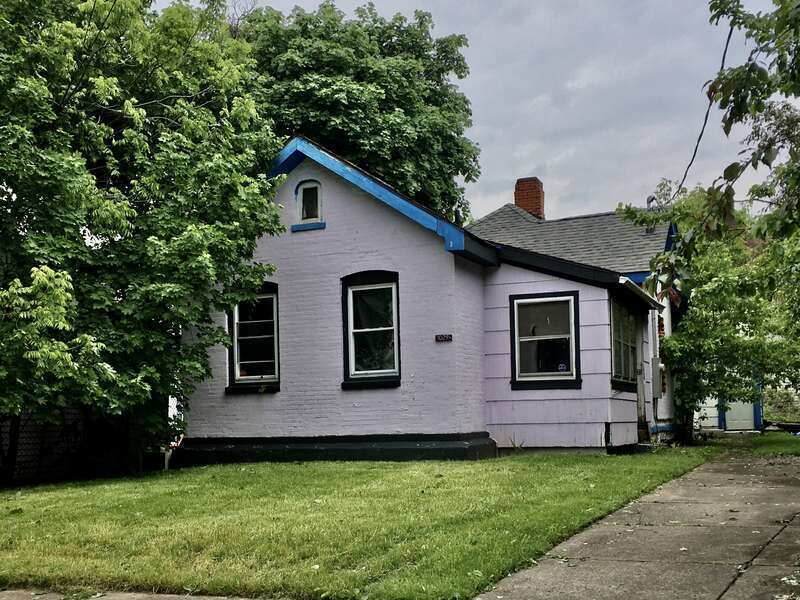 The Near-Lewis House, 1029 West Avenue, Buffalo, New York, June 2020. Built c. 1865, the house is a vernacular-style brick "workers' cottage" whose Italianate design influences come out especially on the fenestration; witness the two large