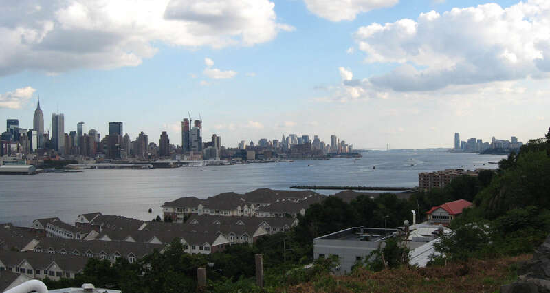Looking down the en:North River (New York-New Jersey) from en:Gutenberg, New Jersey towards VZ bridge on an early afternoon with rainstorm retreating eastward