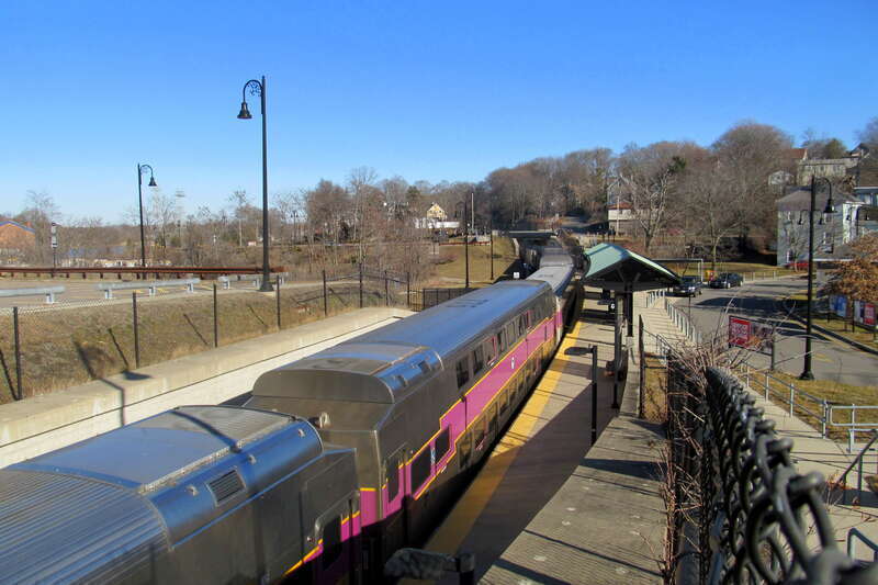 An outbound train at East Braintree/Weymouth Landing station in January 2017