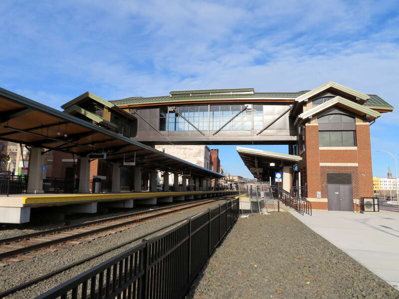 Pedestrian overpass at the newly rebuilt Meriden station in December 2017