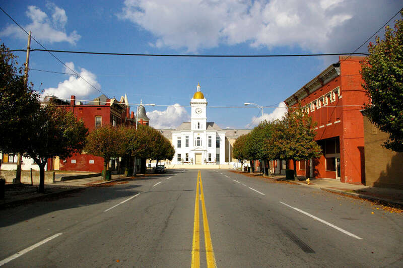 Looking down Main Street in Pine Bluff, Arkansas, USA with the Jefferson County Courthouse in the background.