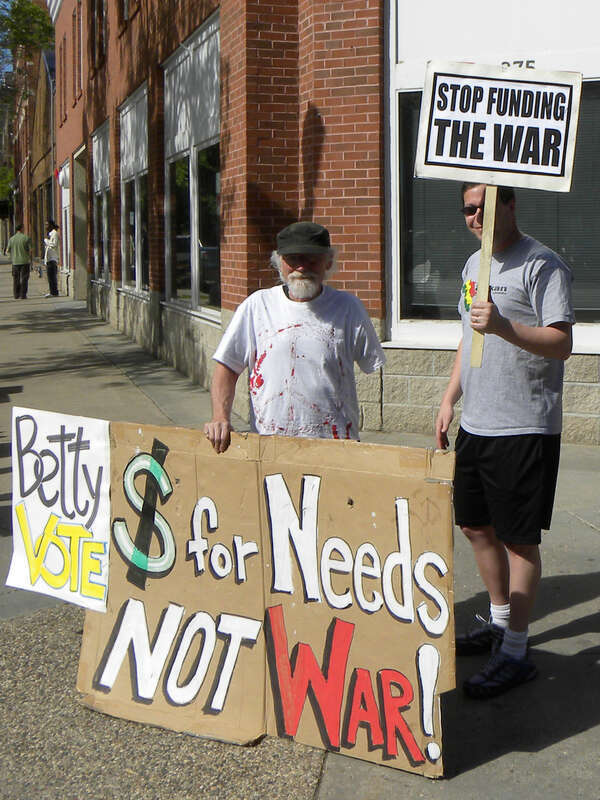 St. Paul, Minnesota
May 18, 2010
Multiple peace organizations held an anti-war protest at Representative McCollum’s office in St. Paul, MN to protest spending and escalation in the wars in Iraq and Afghanistan. United States Representative Betty