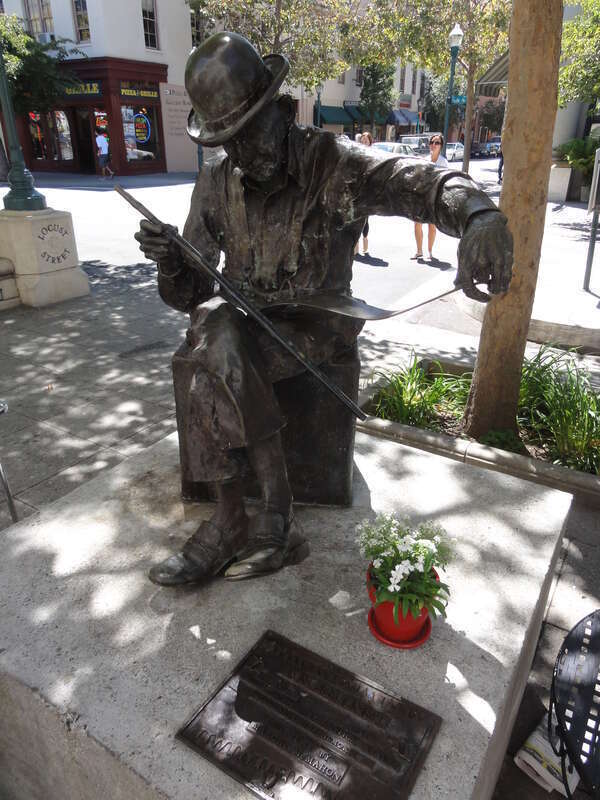 Santa Cruz Statue