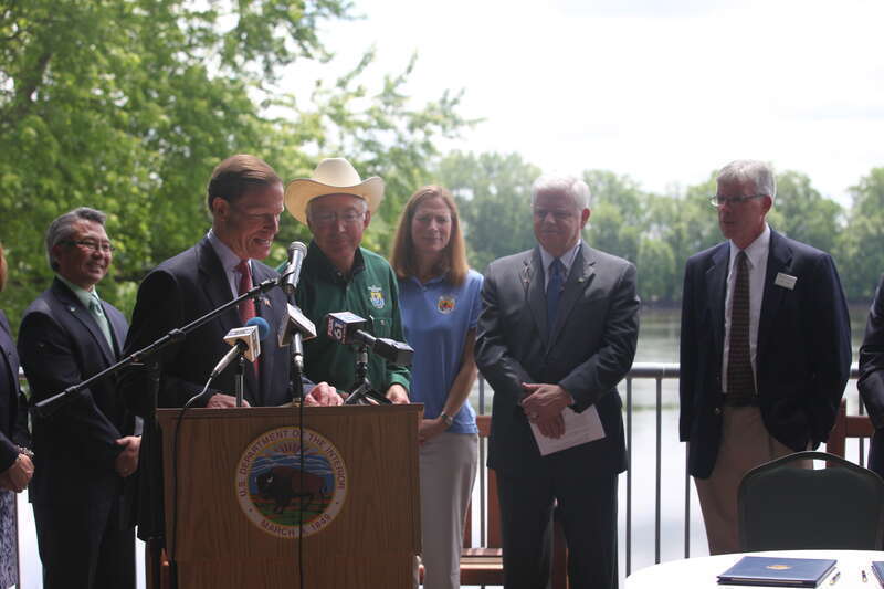 Senator Blumenthal (CT) speaks and shows his support for the Connecticut River Blueway designation.


Credit: USFWS