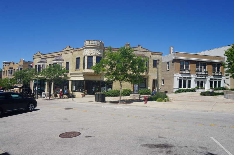 Harwood Avenue in Wauwatosa, Wisconsin (United States).