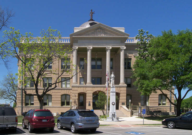 The Williamson County Courthouse in Georgetown, Texas, United States after its 2006-2007 renovation. Compare with renovation in progress image. The courthouse was built in 1910. The courthouse and surrounding historical district were listed on the