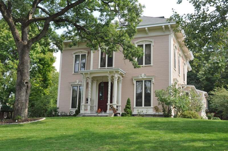 A photograph of the historic John Mason House in Winchester, Massachusetts.