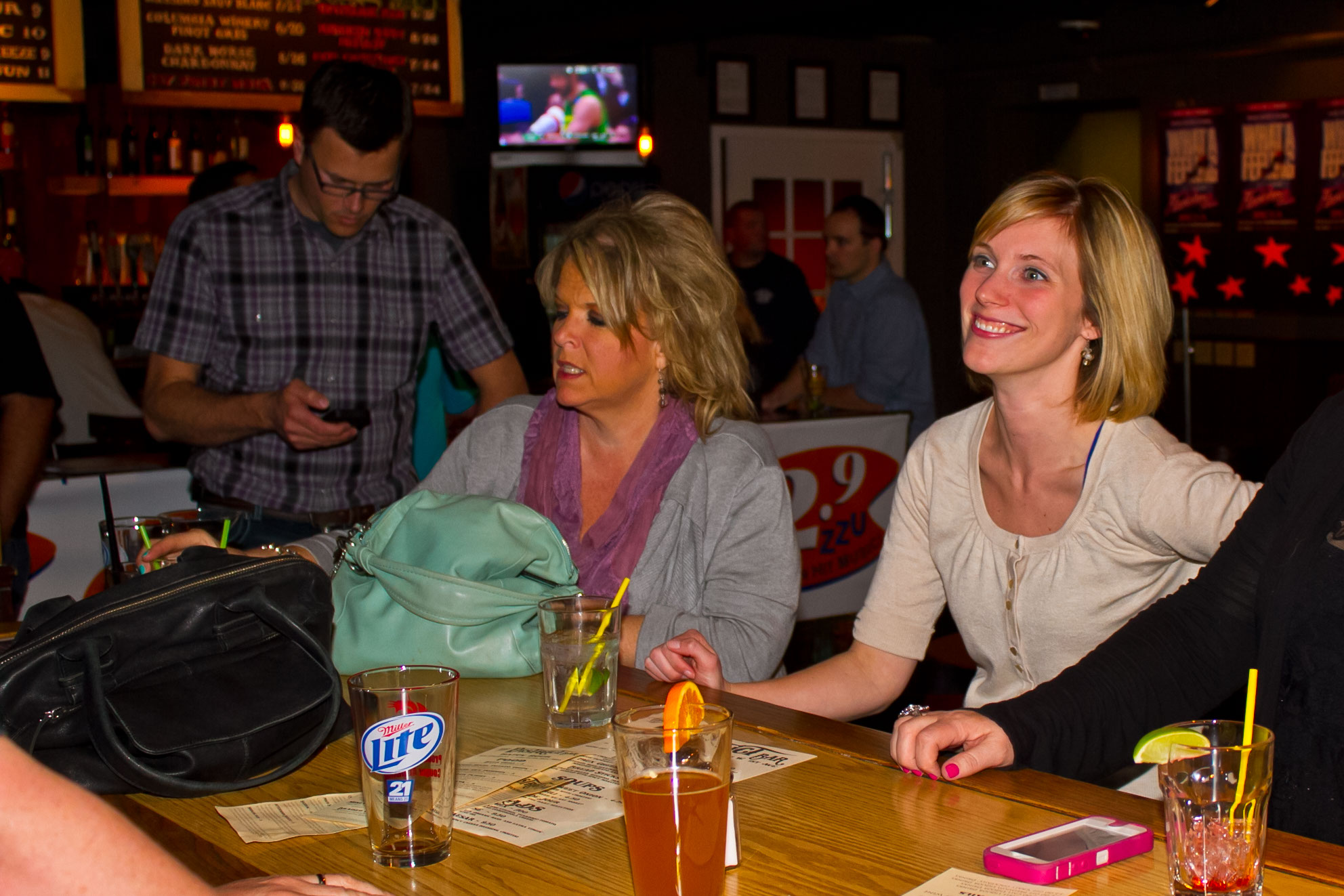 (R) Dani Witte, Marketing and Promotions Manager for WestCoast Entertainment, enjoys the festivities at #FDSpo. Held at <a href="http://www.knittingfactory.com/the-district-bar/" rel="noreferrer nofollow">The District Bar</a> located at
