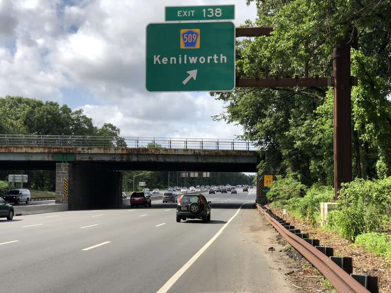 View south along New Jersey State Route 444 (Garden State Parkway) at Exit 138 (Union County Route 509, Kenilworth) in Kenilworth, Union County, New Jersey