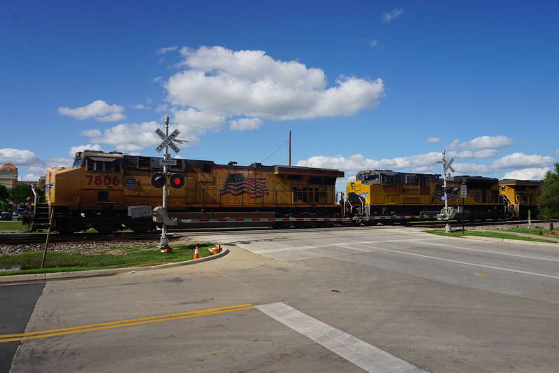 A Union Pacific freight train, led by GE C45ACCTE #7806, GE C41-8 #9078, and GE ES44AC-H #8161, in Arlington, Texas (United States).