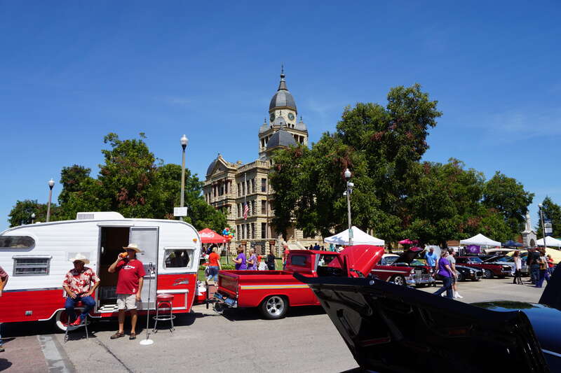 Elm Street during the Arts, Antiques &amp; Autos Extravaganza in Denton, Texas (United States).