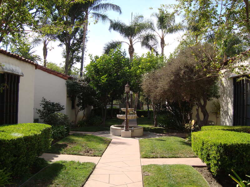 Don Carlos Court