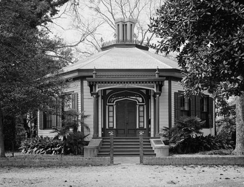 May's Folly, 527 First Avenue (Columbus,Georgia) AKA Octagon House (cropped)