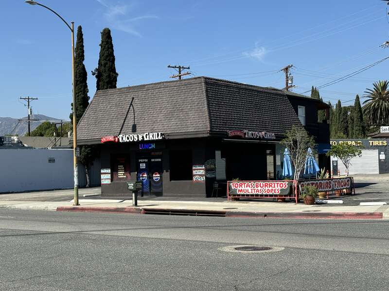 Restaurant Victoria's Tacos &amp; Grill, Glendale, California.