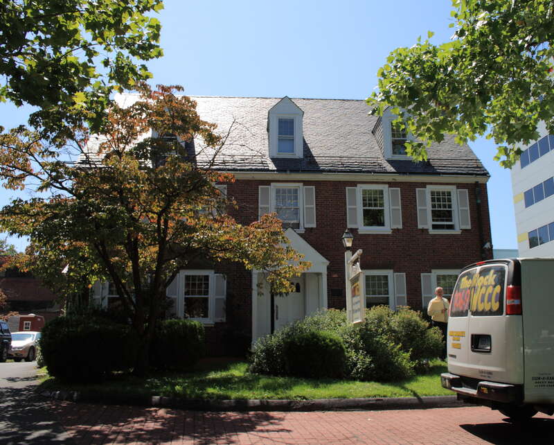 Spencer House, 1039 Asylum Avenue, a Registered Historic Place in Hartford, Connecticut


Camera location41° 46′ 18.85″ N, 72° 41′ 57.76″ W View this and other nearby images on: OpenStreetMap 41.771904;  -72.699379
