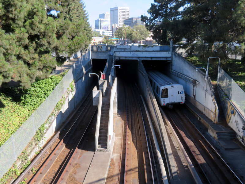 A southbound train enters the K-Line portal in Uptown Oakland in July 2018
