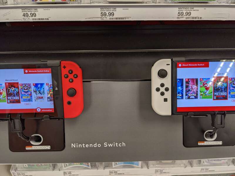 A month after the OLED Nintendo Switch was released, its colors between the two displays - the original one compared to the 720p OLED display, is very different.