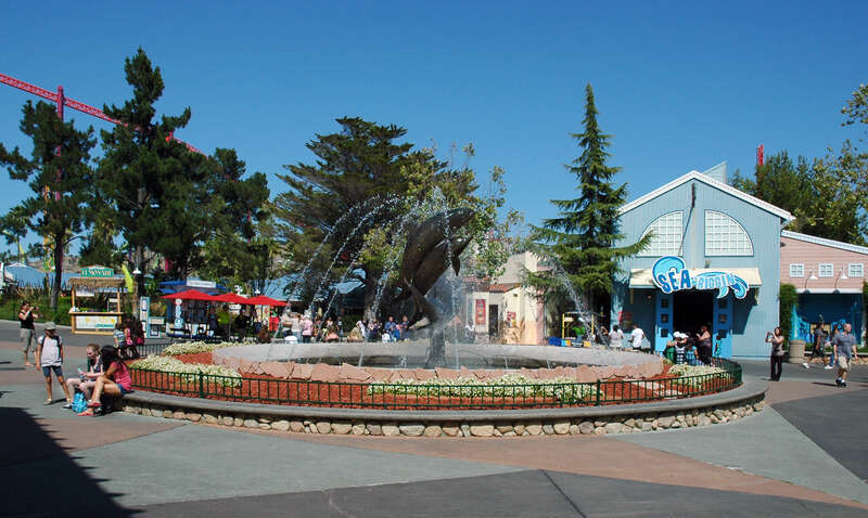 Dolphins fountain, Six Flags Discovery Kingdom, Vallejo, 2011