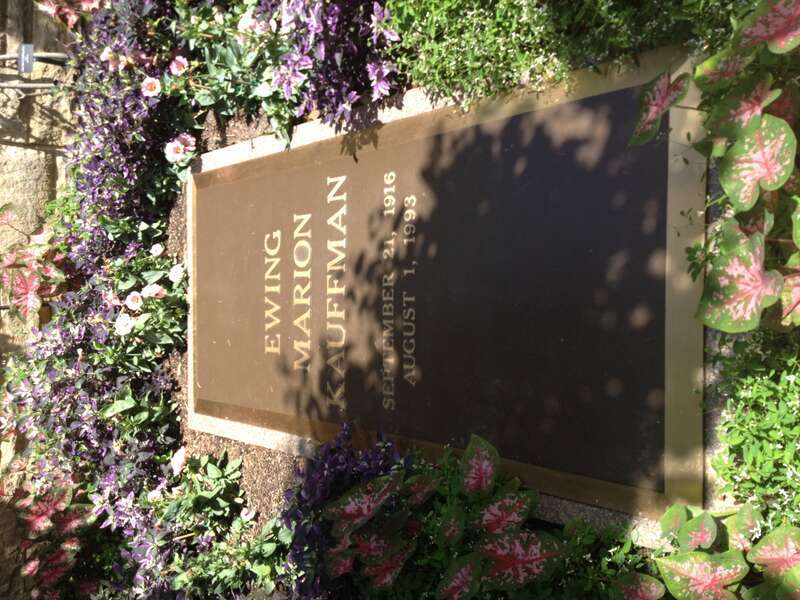 Ewing Kauffman burial site, Ewing and Muriel Kauffman Memorial Garden
