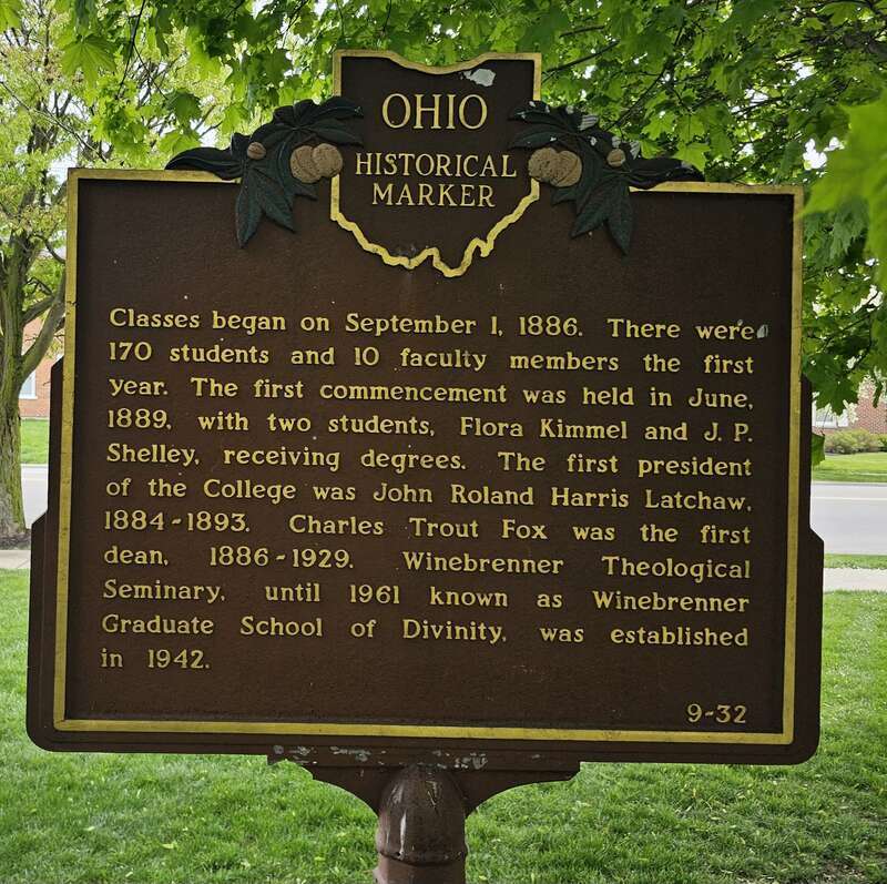 State historical marker for Findlay College in Findlay, Ohio