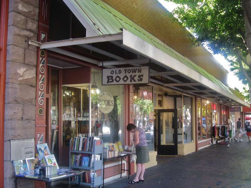 Built in 1907, this is Tempe's only remaining cast-iron storefront. For many years, it was home to Garfield Goodwin's Indian Store and the Tempe Daily News. It was added to the National Register of Historic Places in 1984.