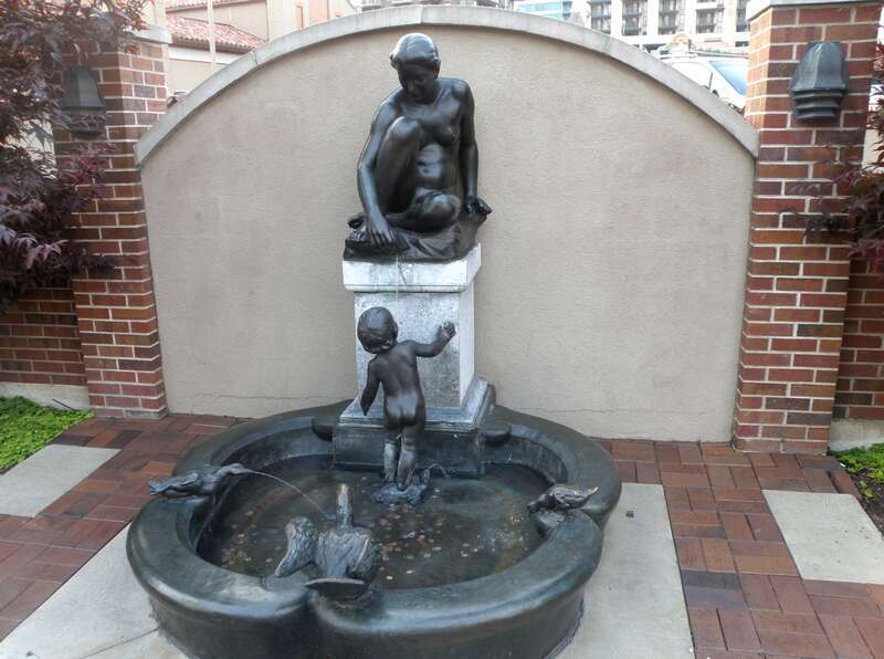Kansas City, Missouri - Country Club Plaza - Allen Memorial