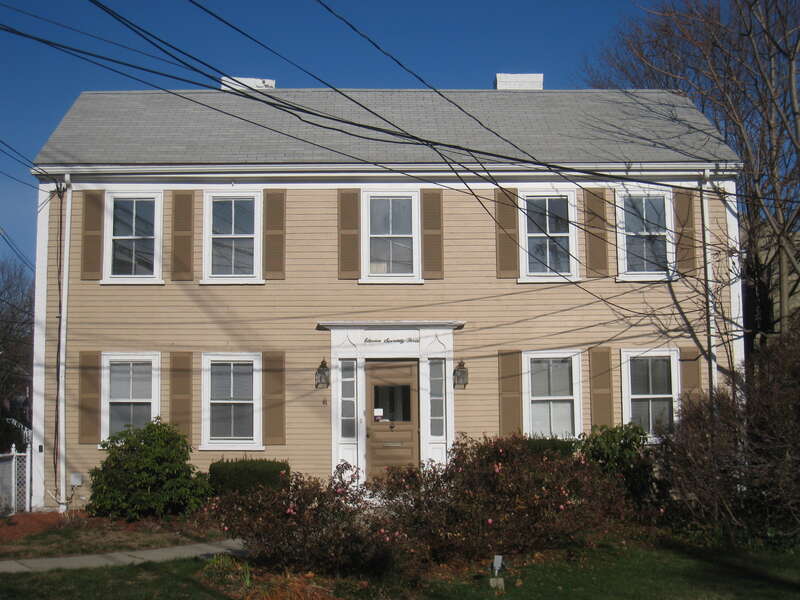 Kimball Farmer House, 1173 Massachusetts Avenue, Arlington, Massachusetts, USA. Building listed on the National Register of Historic Places.