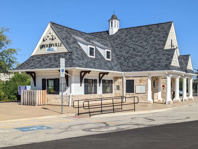 Libertyville Metra station from parking lot