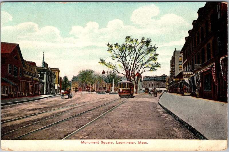 Undivided back postcard of Monument Square, Leominster, with a Worcester Consolidated Street Railway streetcar