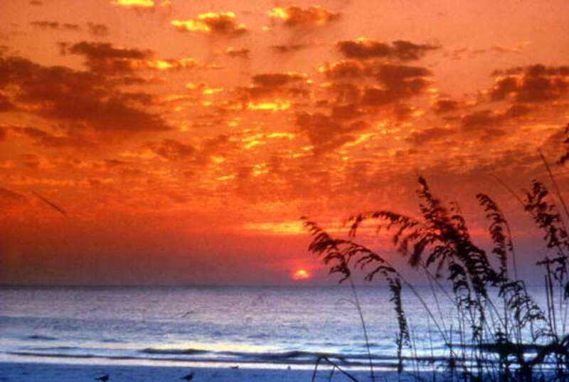 Local call number: COM06100
Title: Sunset at Bradenton Beach, Florida
Date: ca. 1990
Physical descrip: 1 slide - col.
Series Title: http://floridamemory.com/photographiccollection/collections/?id=6
Repository:  http://www.floridamemory.com/, 500 S.