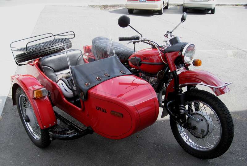 After looking at a 57 Chevy for a while, I had to check out this cool bike.  Eventually I made it back to brekky with my (patient) wife

s100724 029