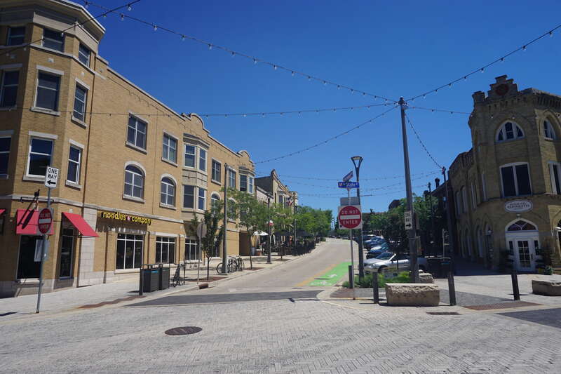 Harwood Avenue in Wauwatosa, Wisconsin (United States).