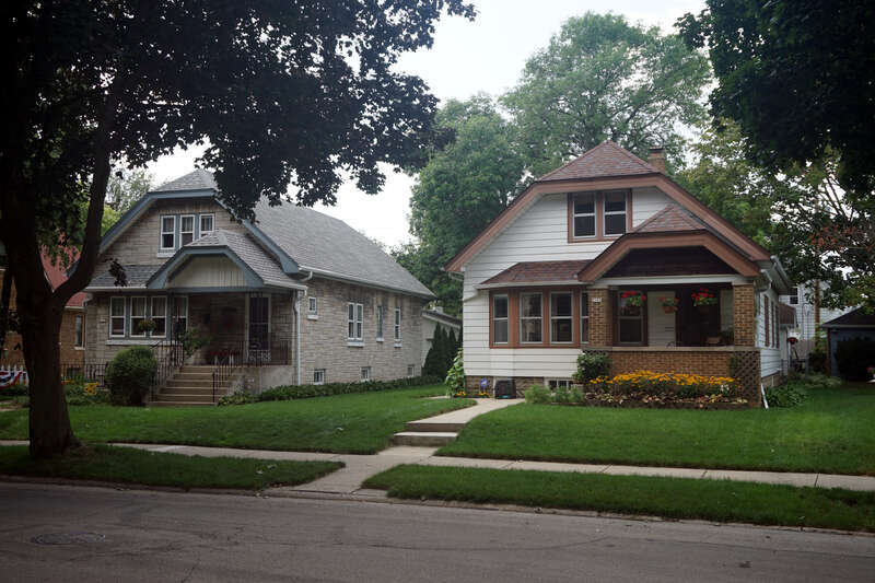The Juneau Highlands Residential Historic District in West Allis, Wisconsin (United States).