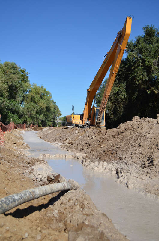 Work continues Oct. 2, 2013, on 3,300 feet of seepage cutoff wall along the north bank of the American River in north Sacramento, Calif. Completion is targeted for mid-October. Construction crews for the U.S. Army Corps of Engineers Sacramento