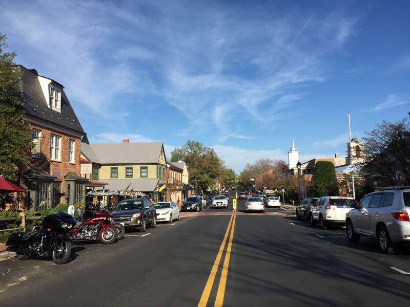 View east along U.S. Route 50 (Washington Street) at Pickering Street in Middleburg, Loudoun County, Virginia