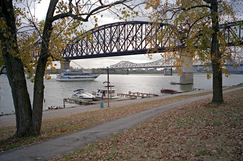 Looking SSW from near foot of Pearl St.:.
"Star of Louisville" (doc. # 933132) downbound, approaching Big Four Bridge..
Ohio River mile 603.
Jeffersonville (Clark Co.), Indiana.
4-Nov-1998.
File number
