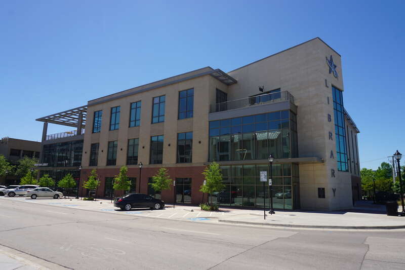 The George W. Hawkes Downtown Library in Arlington, Texas (United States).