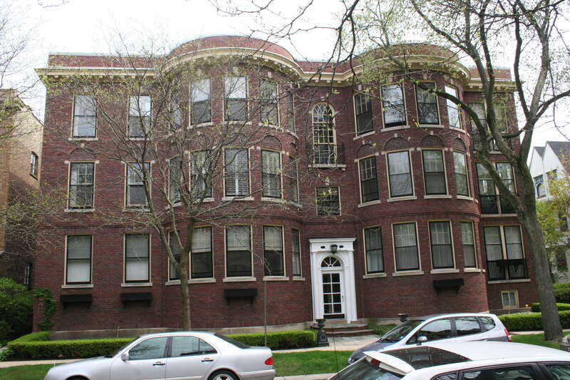 Apartment building in Evanston, IL