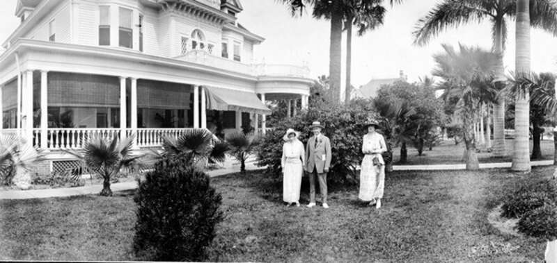 Local call number: N030942
Title: Burroughs Home: Fort Myers, Florida
Date: ca. 1930
General note: The Burroughs Home, located at 2505 First Street in Fort Myers, Florida, was built in 1901. It was added to the National Register of Historic Places in