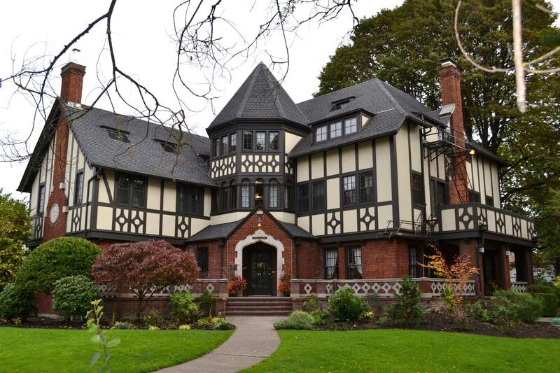 Gamma Phi Beta Sorority House (Eugene, Oregon)