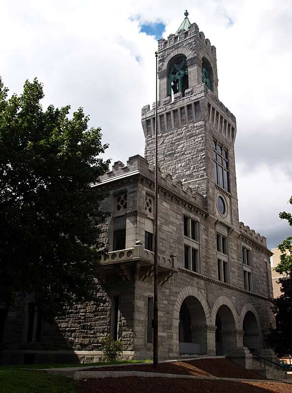 w:Hampden County Courthouse in w:Springfield, Massachusetts.