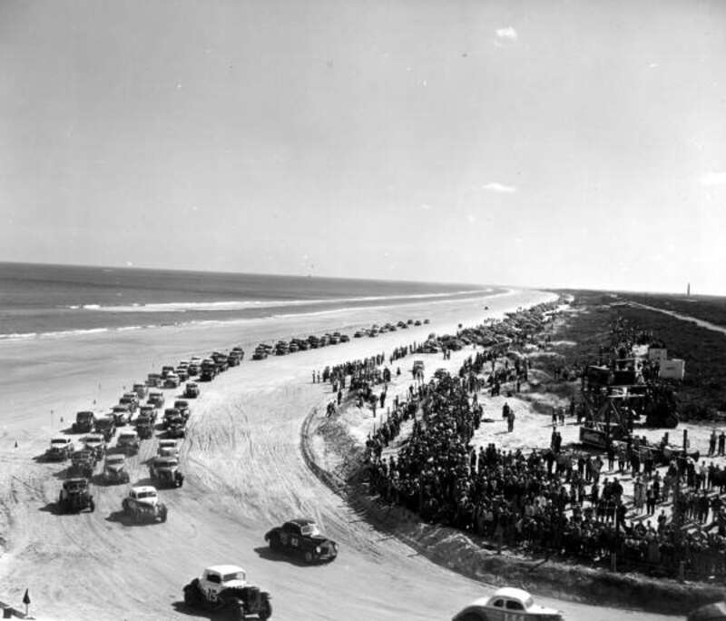 Persistent URL: floridamemory.com/items/show/70809
Local call number: C015971
Title: Racing at Daytona Beach, Florida
Date: February 1952
Physical descrip: 1 photoprint - b&amp;w - 4 x 5 in.
Series Title: Department of Commerce