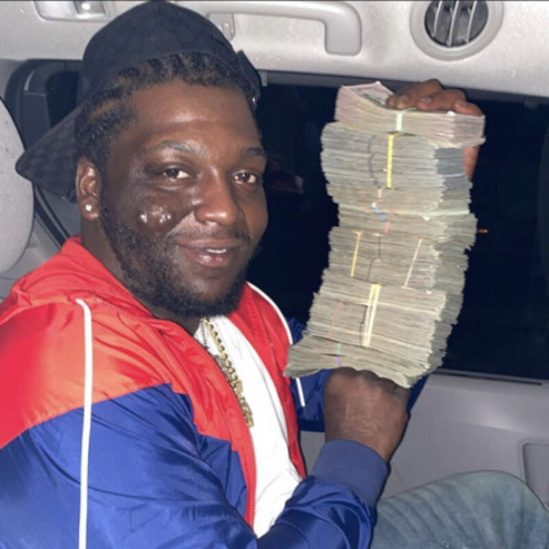 Rio Da Yung Og Holding up some bands