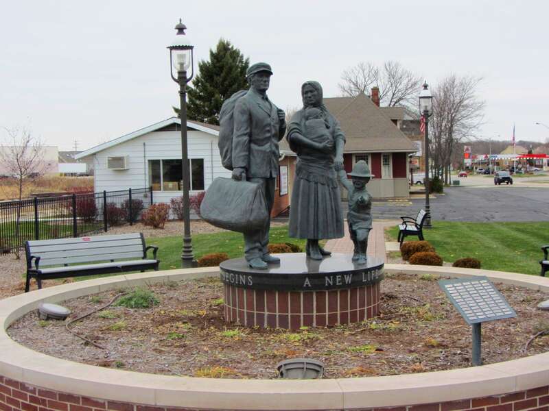 20111121 33 Immigrants Statue, Cudahy, Wisconsin