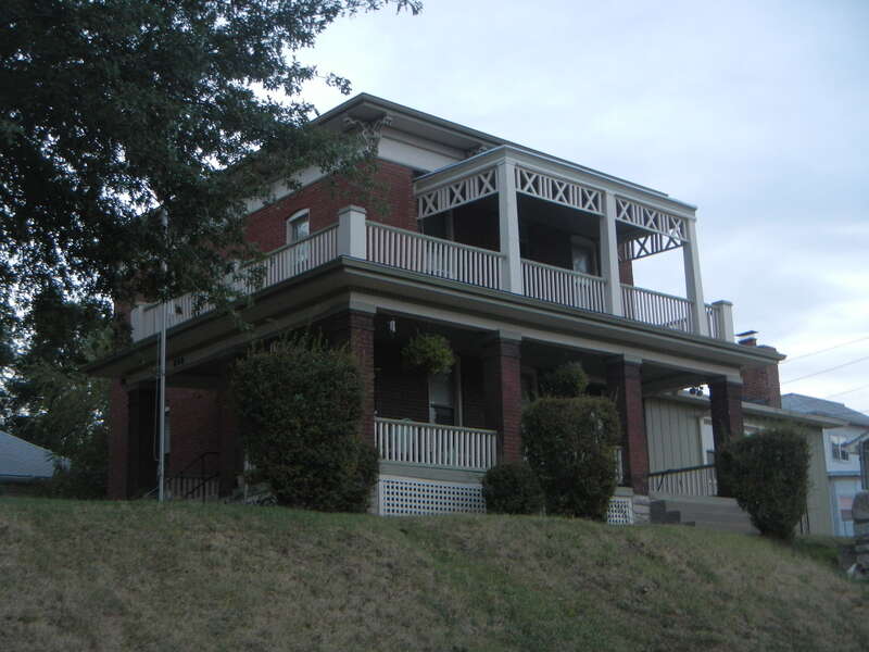 Schleifer-McAlpine House, 608 Splitlog Ave. Kansas City