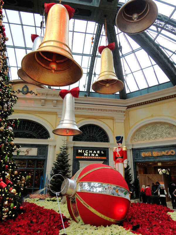 Contentment and opulence are the hallmarks of the <a href="http://www.bellagio.com" rel="noreferrer nofollow">Bellagio</a> luxury hotel experience. A retreat unto themselves, the 3,933 Guest Rooms and Suites are an extension of the AAA