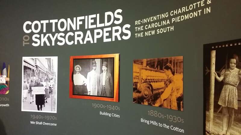 Eingang zu der Ausstellung "Cotton Fields to Skyscrapers"