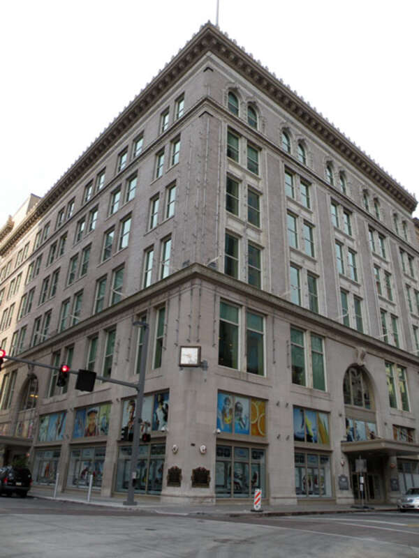 Picture of the Joseph Horne Company Department Store, located at Penn Avenue and Stanwix Street in Downtown Pittsburgh, Pennsylvania, on September 18, 2010.  Built in 1900 with additions in 1923, architects Peabody &amp; Stearns and William S.